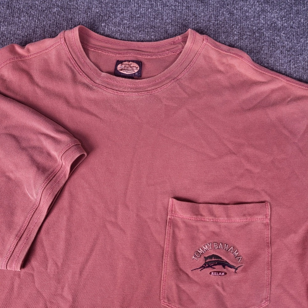 Tommy Bahama Relax Marlin Pocket T-Shirt Mens Large Salmon Pink Cotton T710502